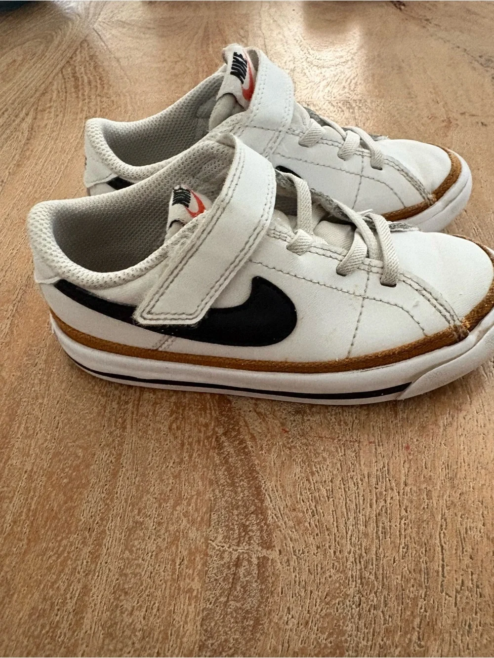 Nike Kids White and Brown Strap Low-Top Sneakers